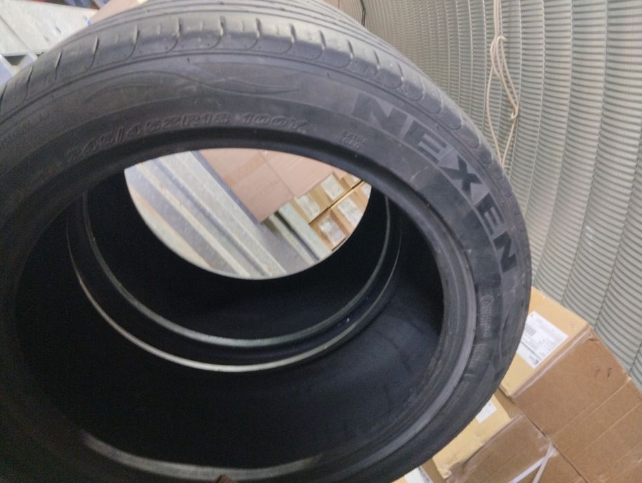 Продам шины 245/45/18