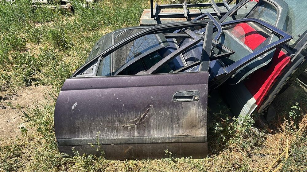 Тайота карина е дверь