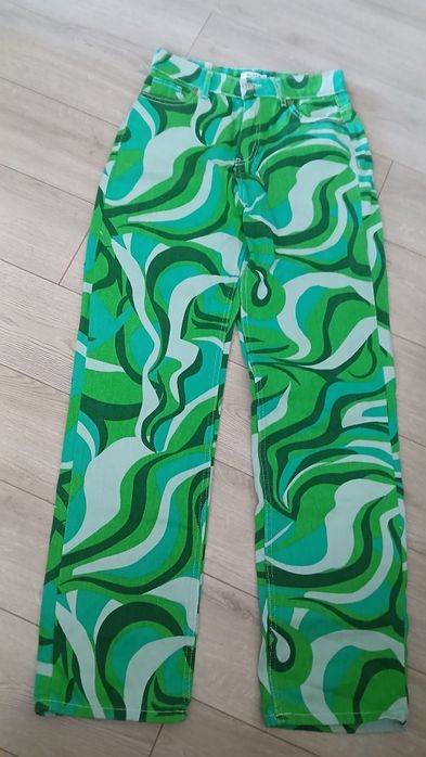 Джинсы продам новые