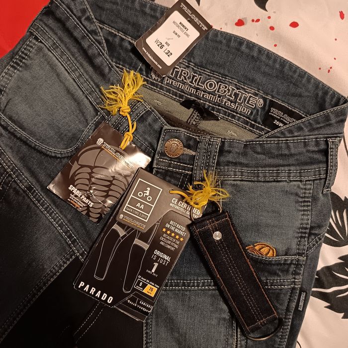 Pantaloni moto noi