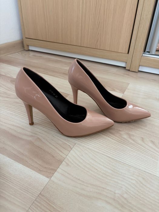 Pantofi toc marimea 37