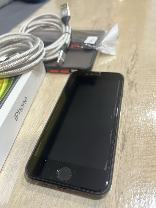 Iphone SE 2020 в много добро състояние