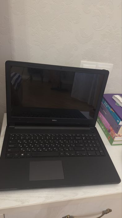 Dell Inspiron 15 — рабочий ноутбук + зарядное устройство и мышка