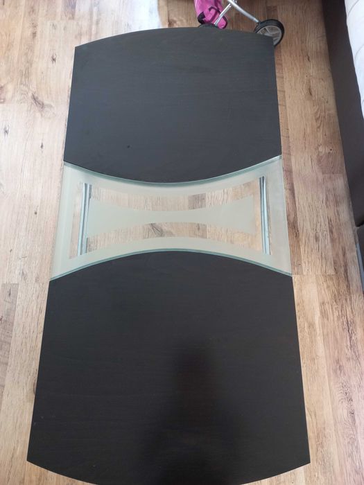 Холна, трапезна маса и столове