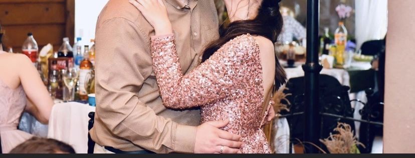 Рокля-паетена ….