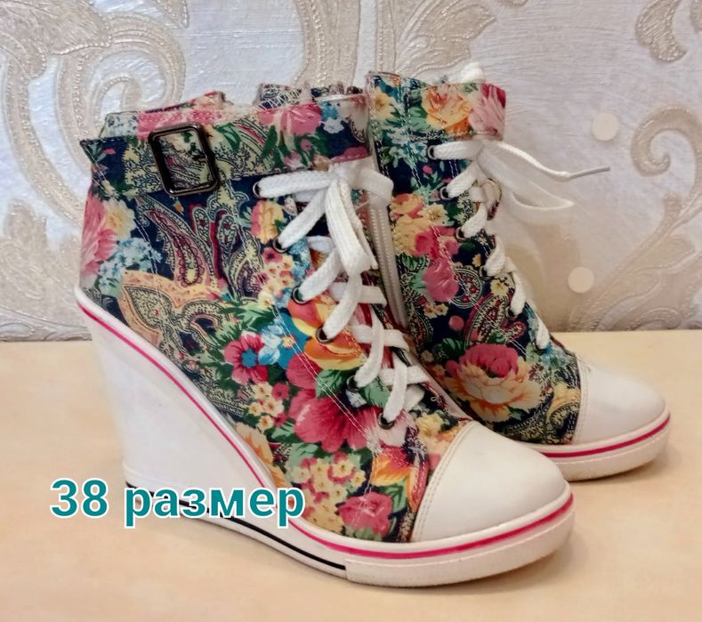 Кеды на танкетке. 38 размер