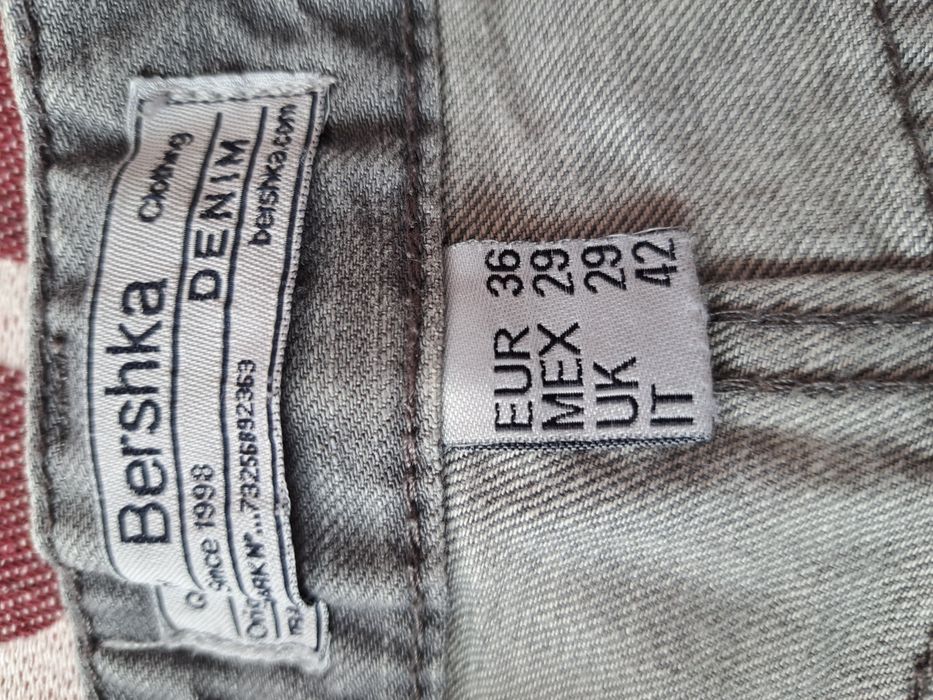 Продам джинсы для девочки