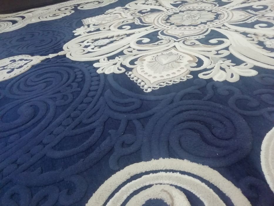 Продаётся.       Ковёр ширина 3 длина 4