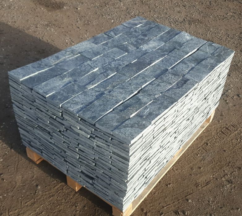 Син естествен камък