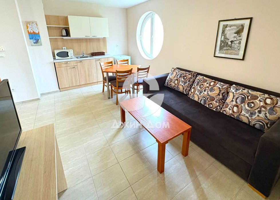 Просторен тристаен апартамент в к-с „Карлово“, к.к. Слънчев бряг