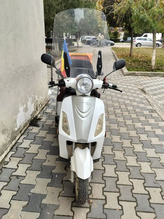 Triciclu electric, două locuri, stare foarte bună