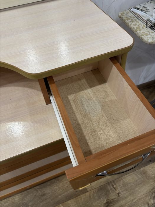 Продам трюмо / комод с зеркалом