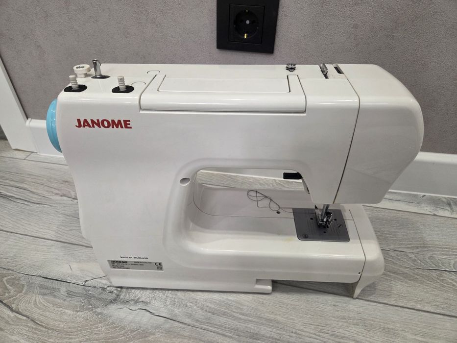 Швейная машинка Janome RE20