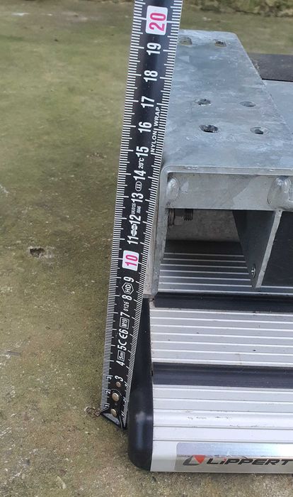 Scarite electrice de la LIPPERT , tip Thule,o singura treapta, defecte