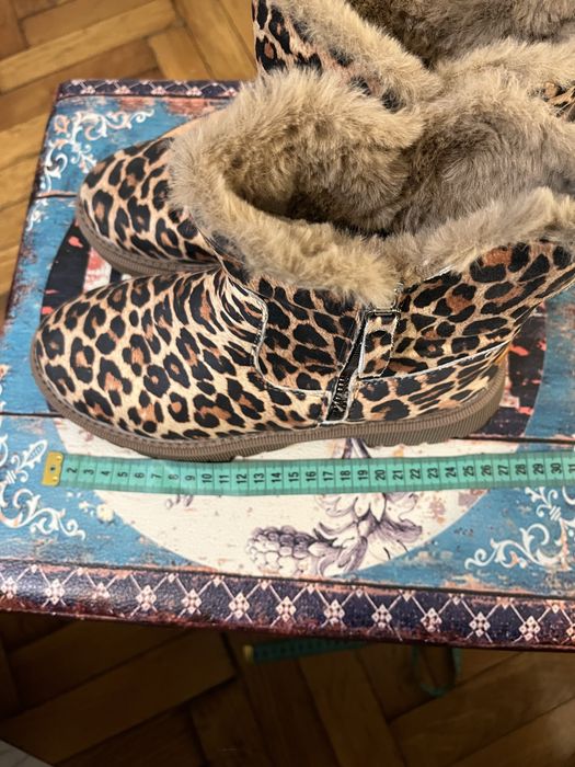 Ghete dama imblanite cu fermoar marime 39 in stare foarte buna