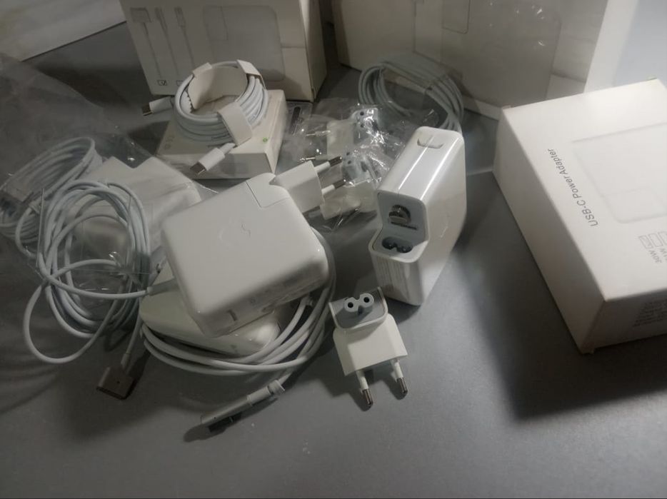 для MACBOOK - зарядка блок питания