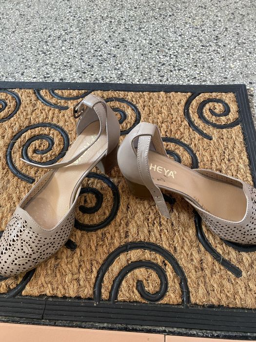 Прекрасни сандали от естествена кожа