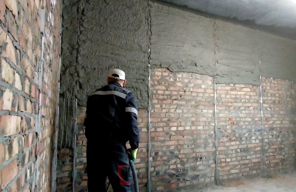 Штукатурка стен механизированная.