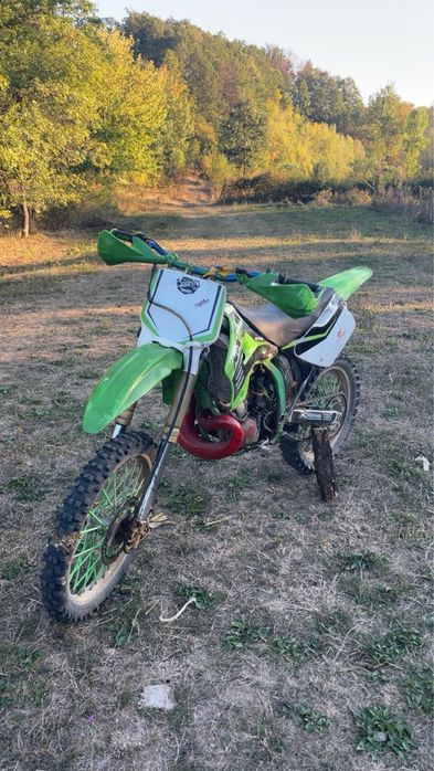 Vând Cross Kavasaki 250 2t