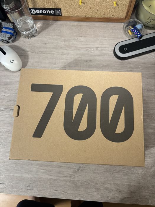 Adidas yezzy 700 copper