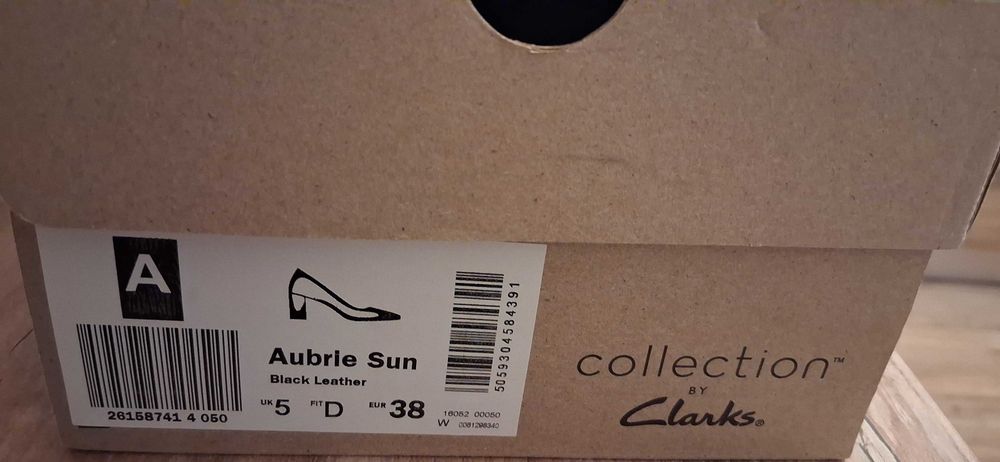Официални дамски обувки Clarks 38