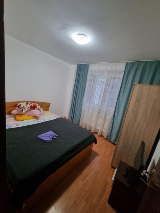 Închiriez apartament la ciocârlia E1