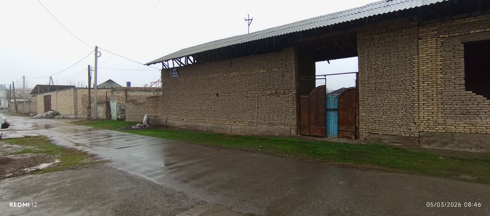 Uy  sotiladi 7 sotik 8 ta hona