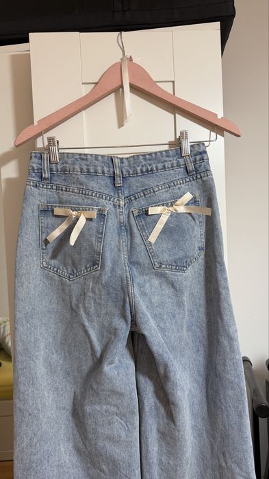 Blugi largi cu fundite