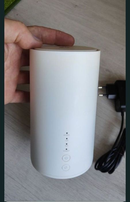 Router Huawei Gigacube B528s-23a LTE 4G Cat. 6 Wi-Fi 300Mbit SIM Card-