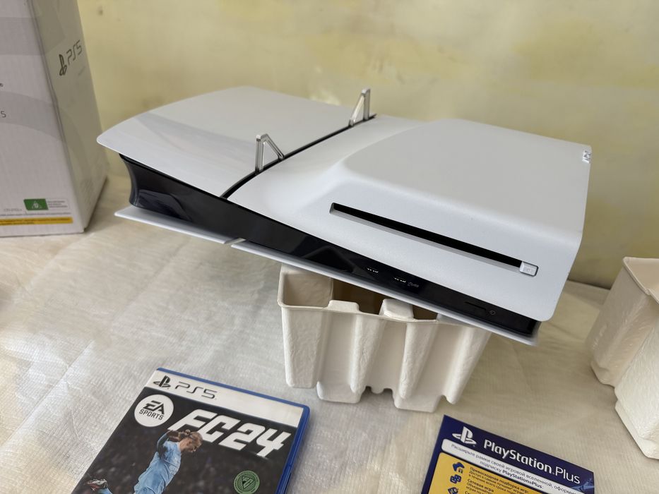 Продам новый Playstation 5 slim box 1tb