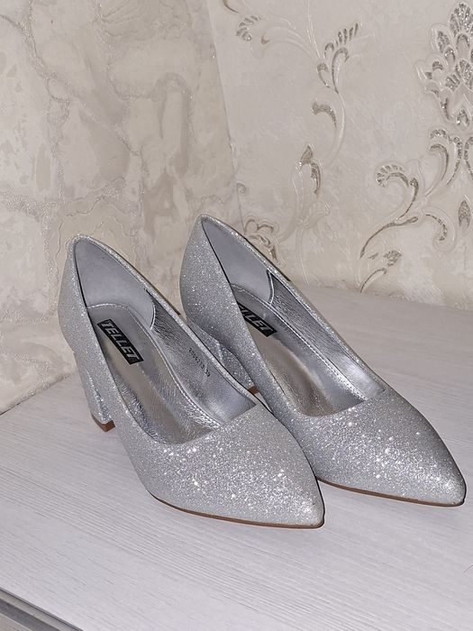 Merry me to'y marosimlari uchun oyoq kiyim