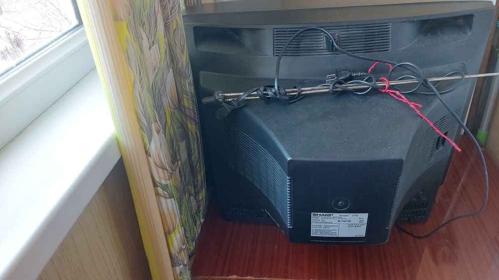Телевизор цветной марки Sharp  б/у