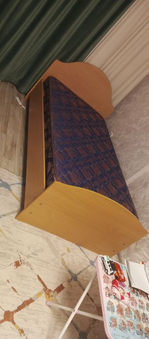 Продам кровать полуторка с матрасом