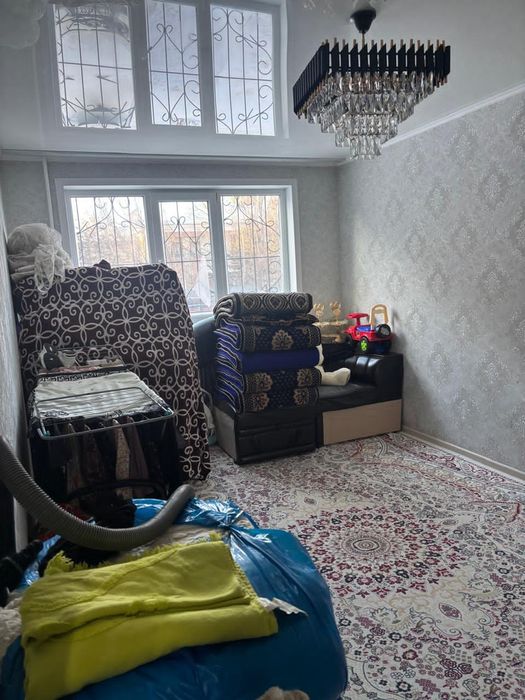 Продам 3 комн .В районе Жанара.