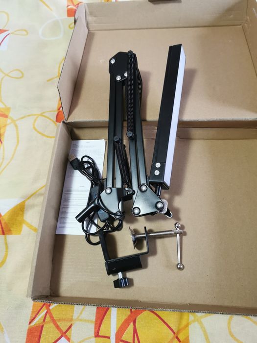 Лед лампа с режим на цветове