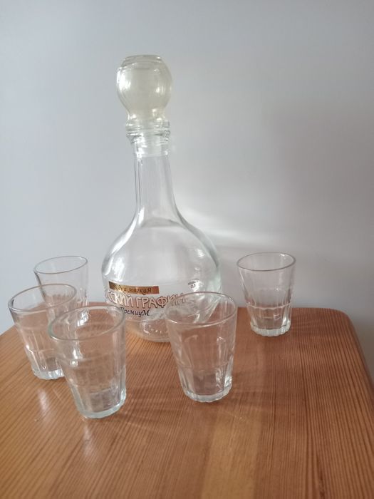 Продам наборы графины со стаканчиками и др.