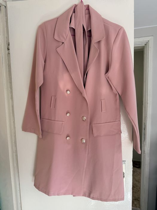 Сако и рокля с коланче