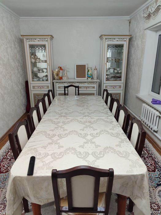 Продается Стол со стульями, и Горка.