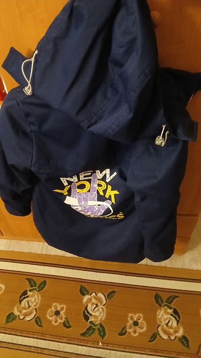 Продам куртки детские