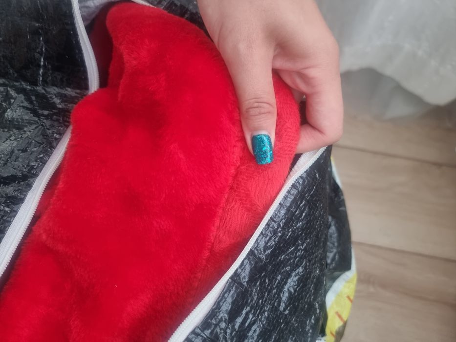 Червено дебело одеало