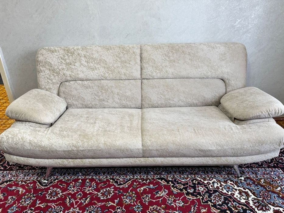 Продам диван и два кресла