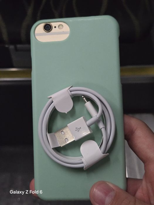 • Apple iPhone 6