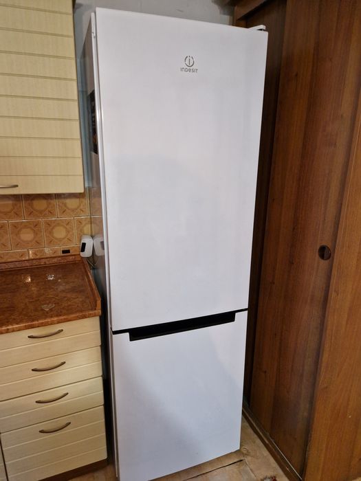 Indesit холодильник
