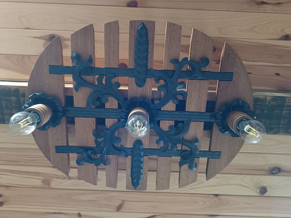 Абажур от дъно на дъбово буре.