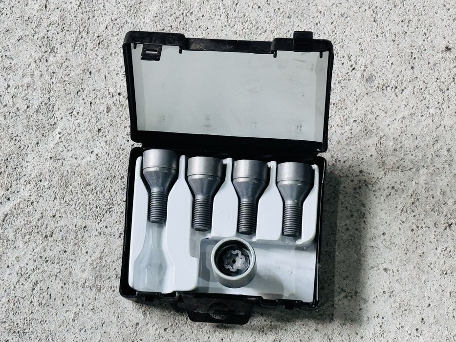 Секретни болтове Fiat Alfa Lancia нови