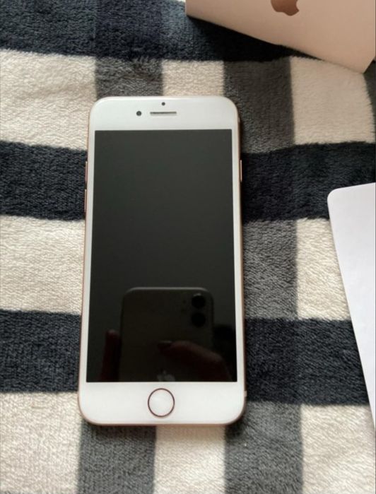 Продам iphone 8 Gold 64gb