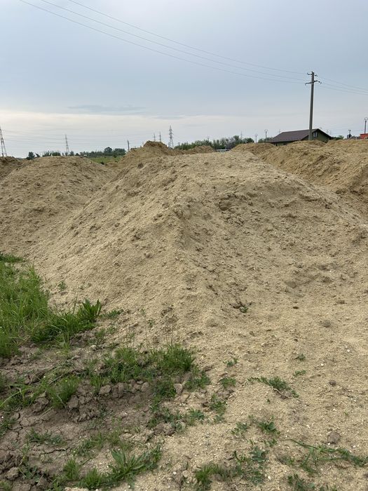 Nisip Pamant negru vegetal  Balastru Pietris Chisai