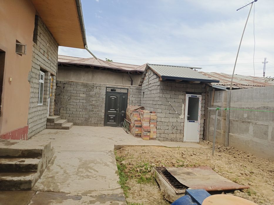 Ipoteka bor Zangiota tumanida Boʻzsuv mahallasida Xovli sotiladi