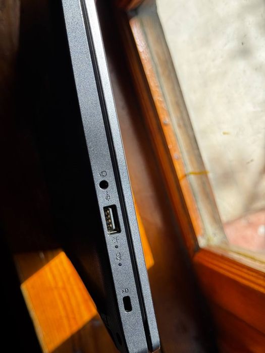 ACER komputer sotiladi