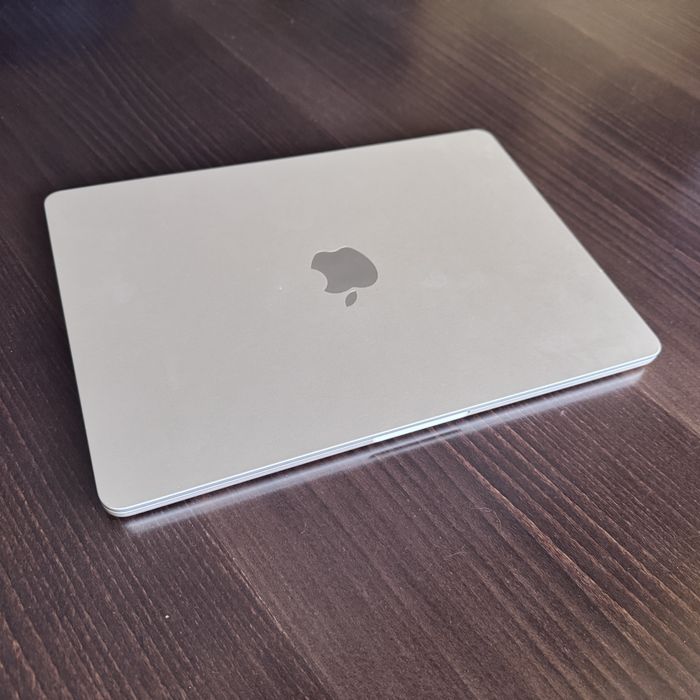 MacBook Air 13.6″ с Apple M2 (2022) в отлично състояние като нов